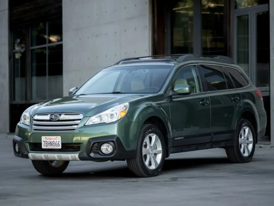 2013 Subaru Outback 3.6R Limited photo 1
