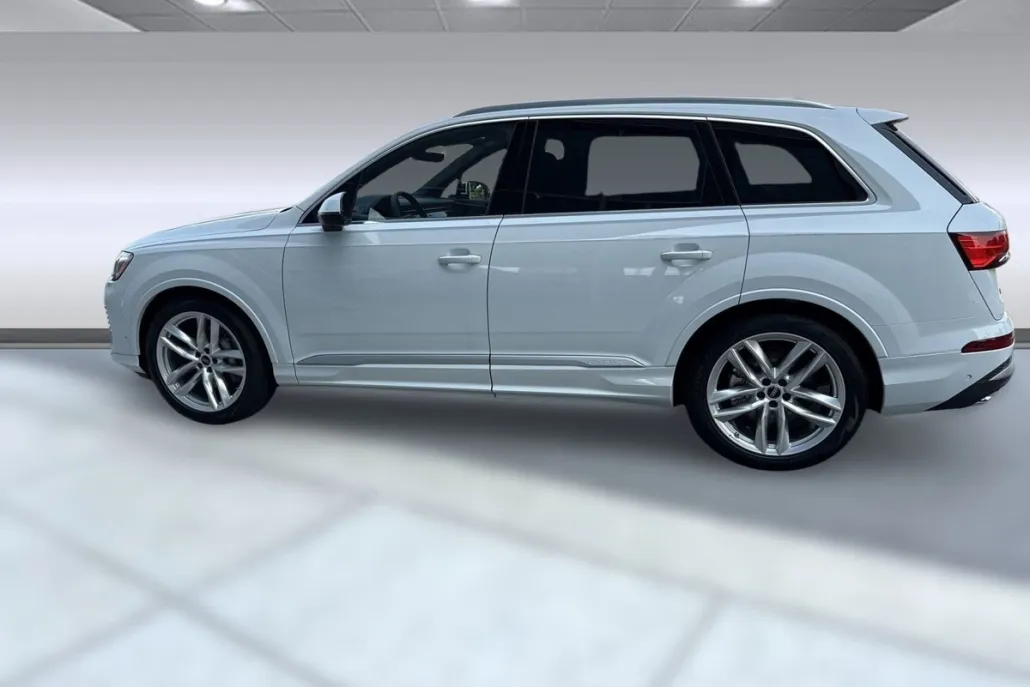 2025 Audi Q7 55 Premium Plus photo 1