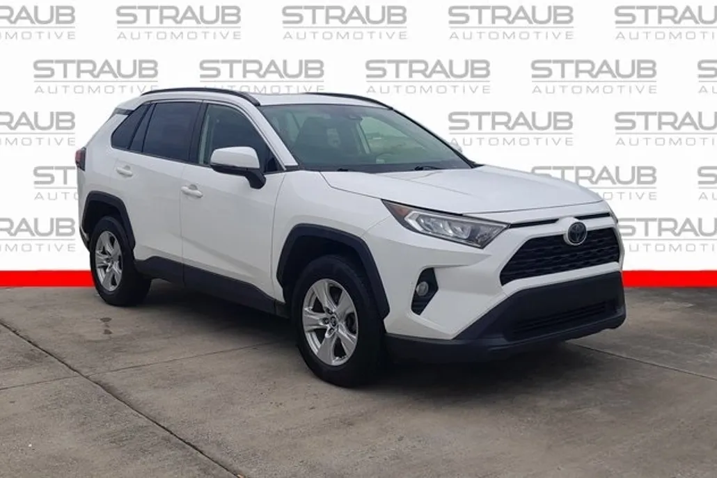 2019 Toyota RAV4 XLE photo 1