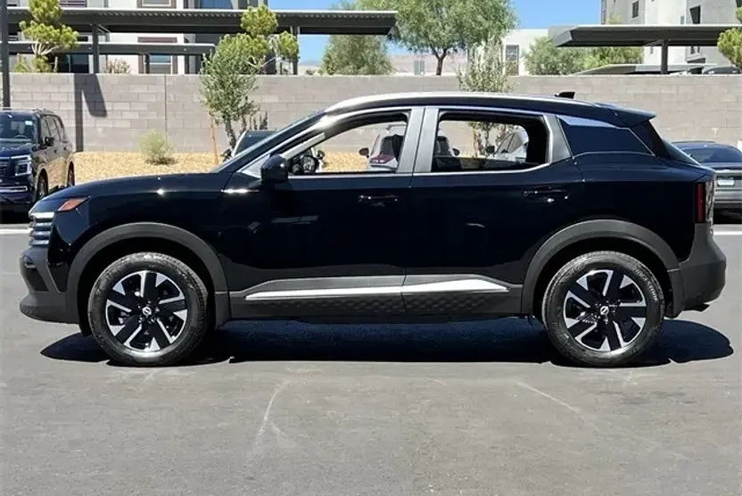2025 Nissan Kicks SV photo 1