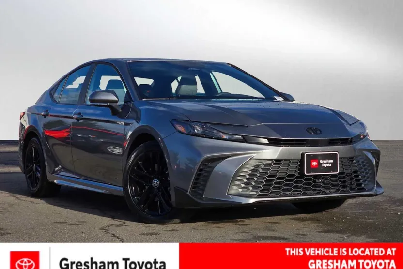 2025 Toyota Camry SE photo 1