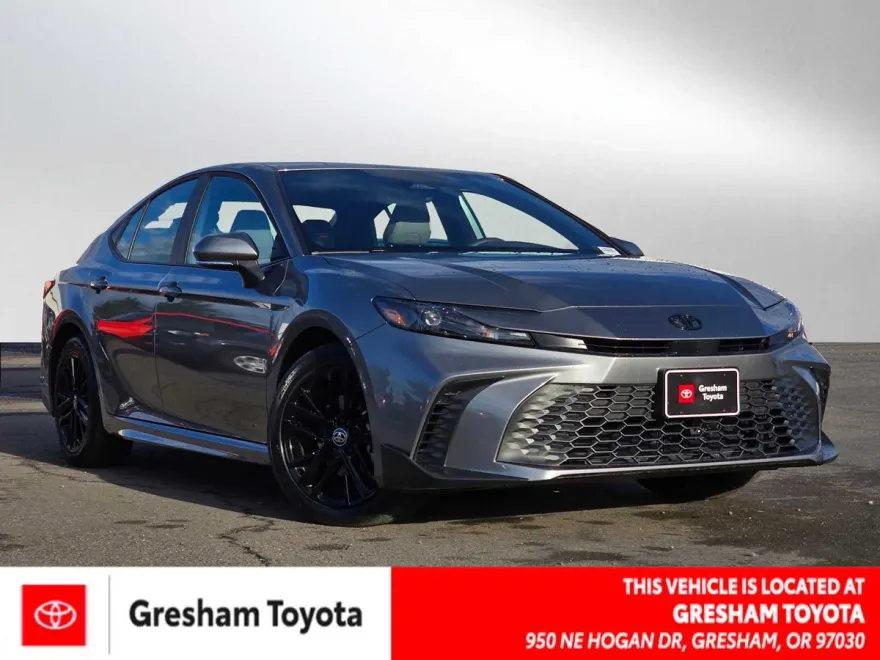 2025 Toyota Camry SE photo 1