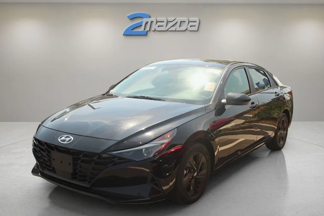 2022 Hyundai Elantra SEL Convenience photo 1