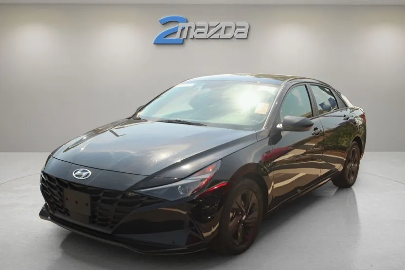 2022 Hyundai Elantra SEL Convenience photo 1