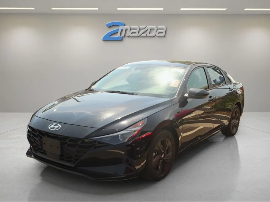 2022 Hyundai Elantra SEL Convenience photo 1