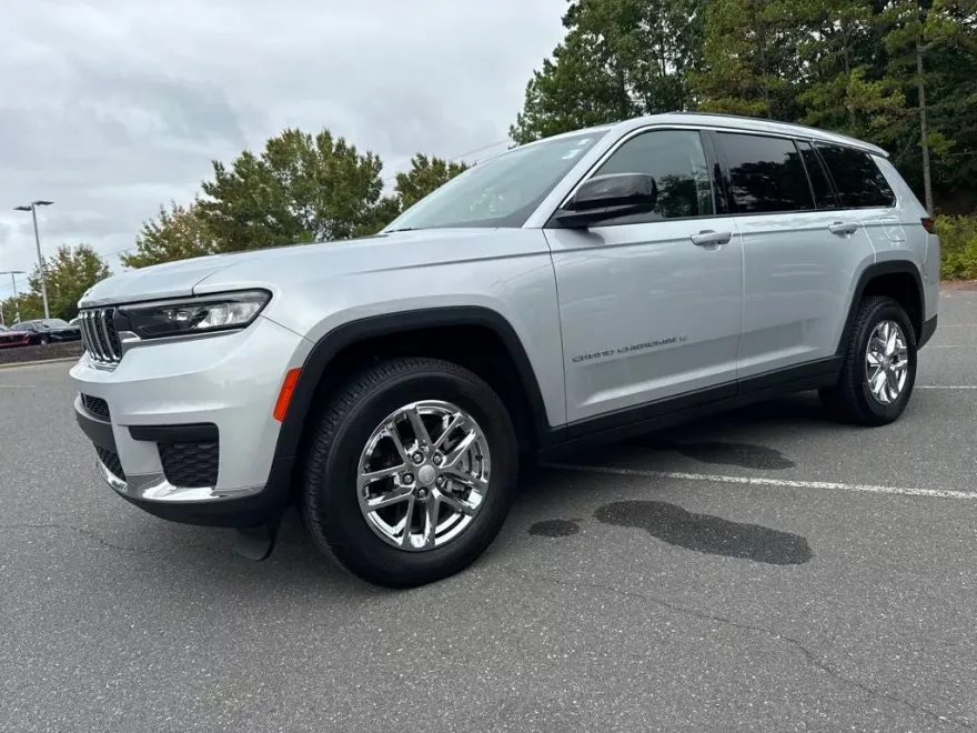 2022 Jeep Grand Cherokee Laredo photo 1