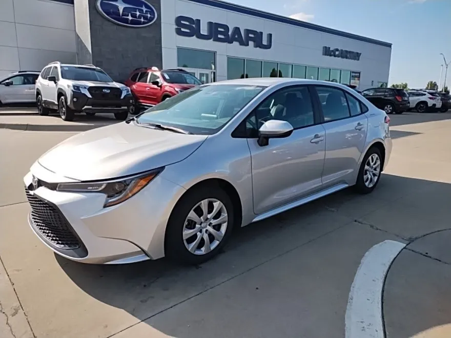 2021 Toyota Corolla LE photo 1