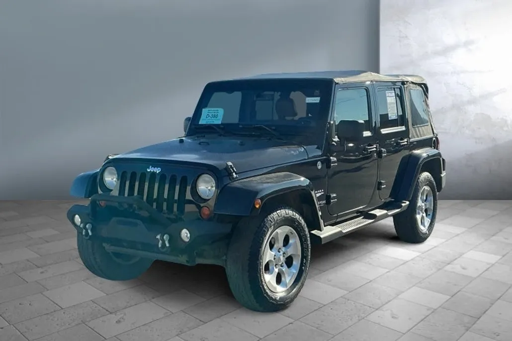 2013 Jeep Wrangler Unlimited Sahara photo 1