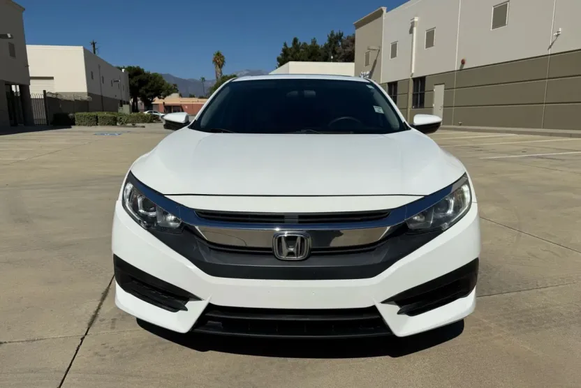 2018 Honda Civic EX photo 1