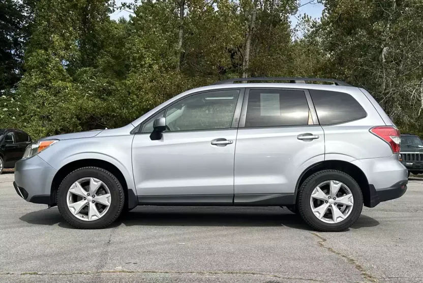 2016 Subaru Forester 2.5i Premium photo 1
