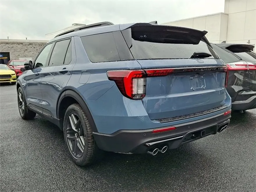 2025 Ford Explorer ST photo 2