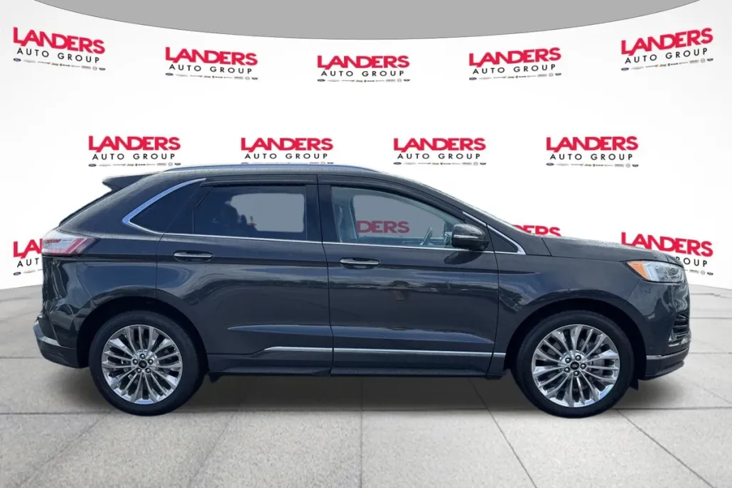 2021 Ford Edge Titanium photo 1