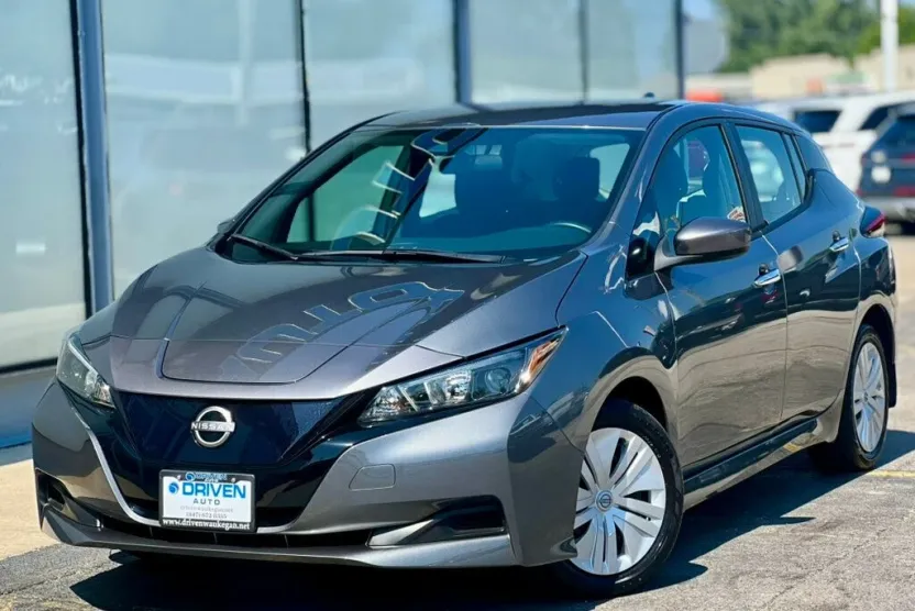2023 Nissan Leaf photo 1