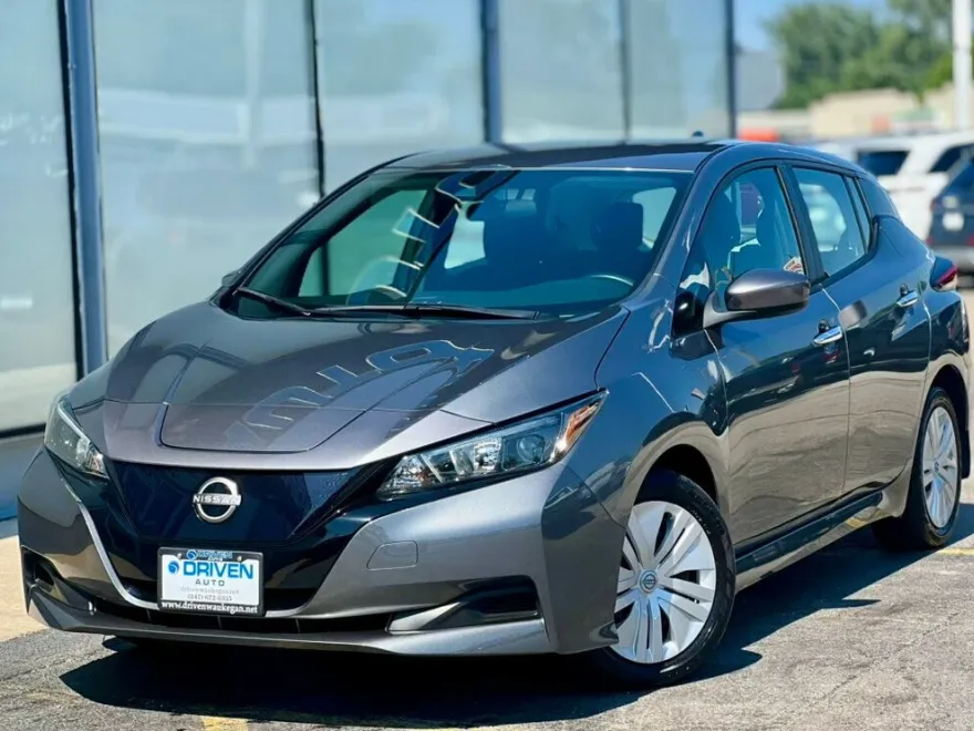 2023 Nissan Leaf photo 1