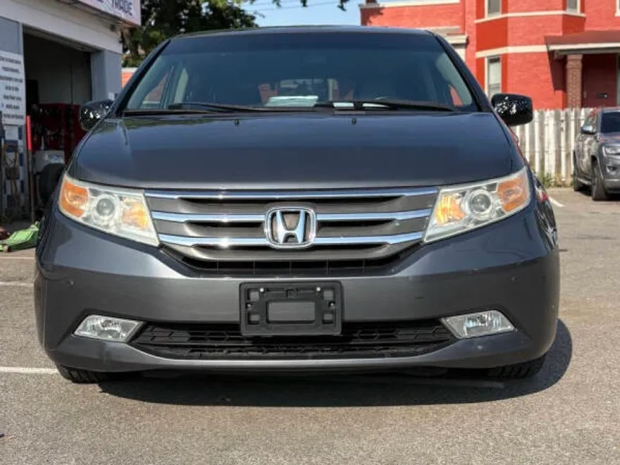 2011 Honda Odyssey Touring photo 1