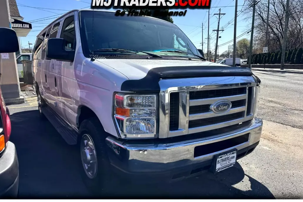 2013 Ford E-350 photo 1