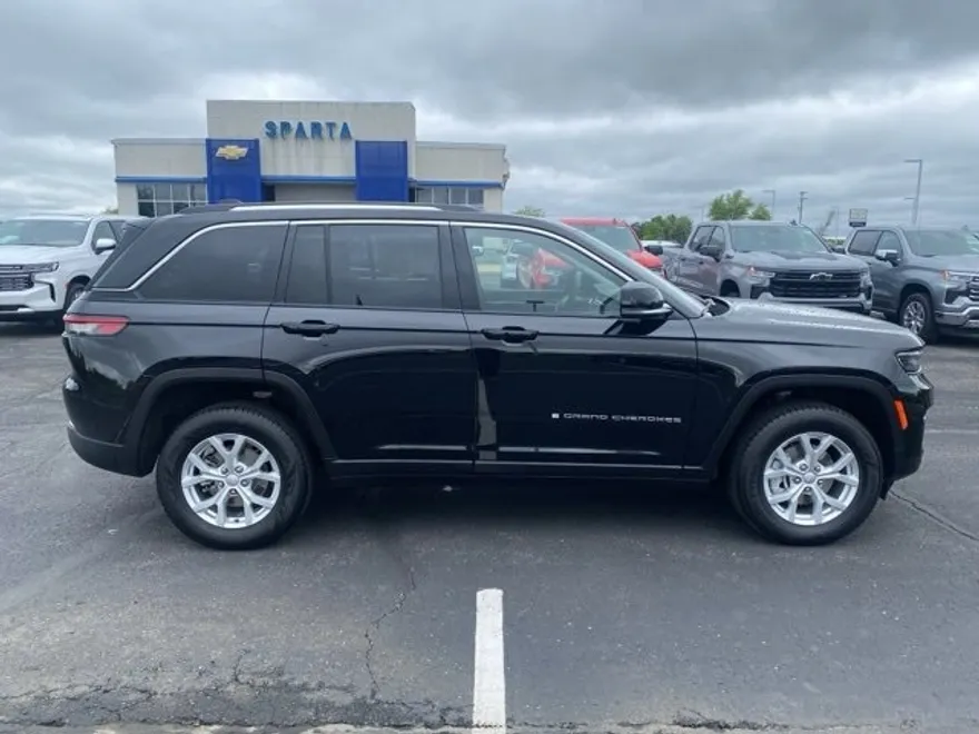 2023 Jeep Grand Cherokee Limited photo 1