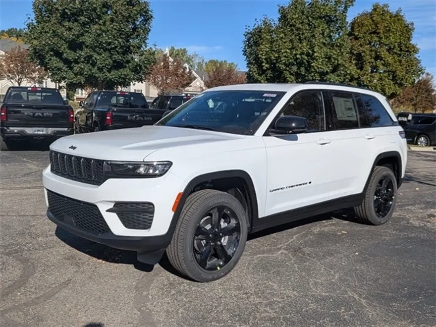 2025 Jeep Grand Cherokee Altitude photo 1