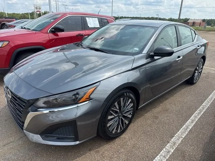 2024 Nissan Altima 2.5 SV photo 1