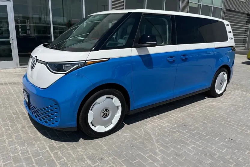 2025 Volkswagen ID. Buzz photo 1