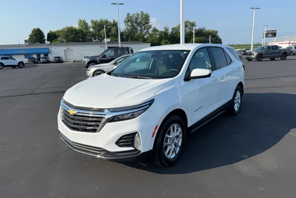 2024 Chevrolet Equinox LT photo 1