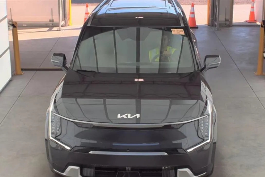 2024 Kia EV9 Land photo 1