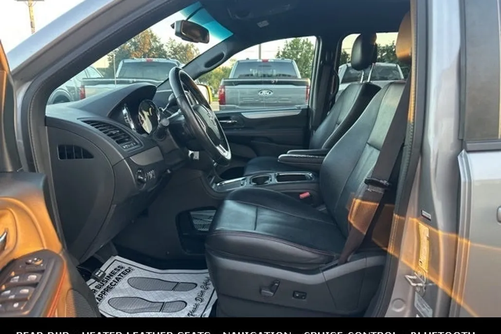 2017 Dodge Grand Caravan GT photo 1