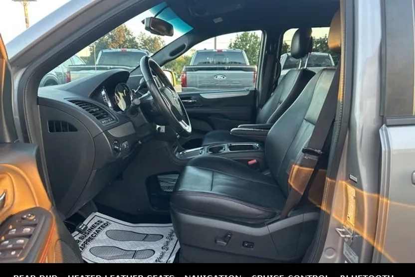 2017 Dodge Grand Caravan GT photo 1
