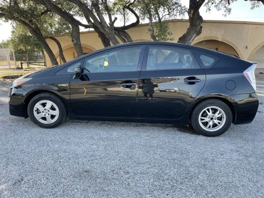 2010 Toyota Prius V photo 1