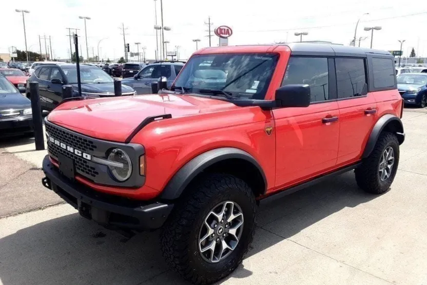 2024 Ford Bronco Badlands photo 1