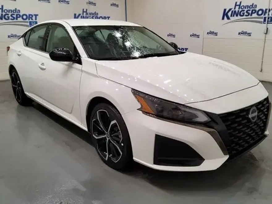 2023 Nissan Altima 2.5 SR photo 1