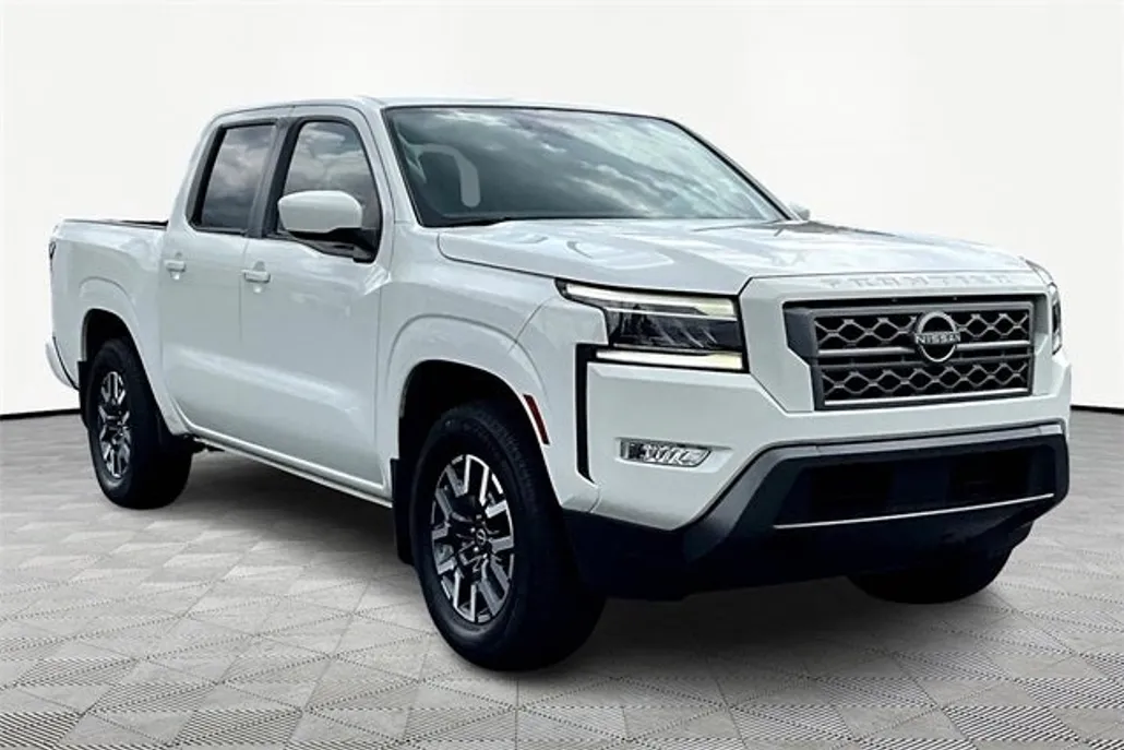 2024 Nissan Frontier SL photo 1