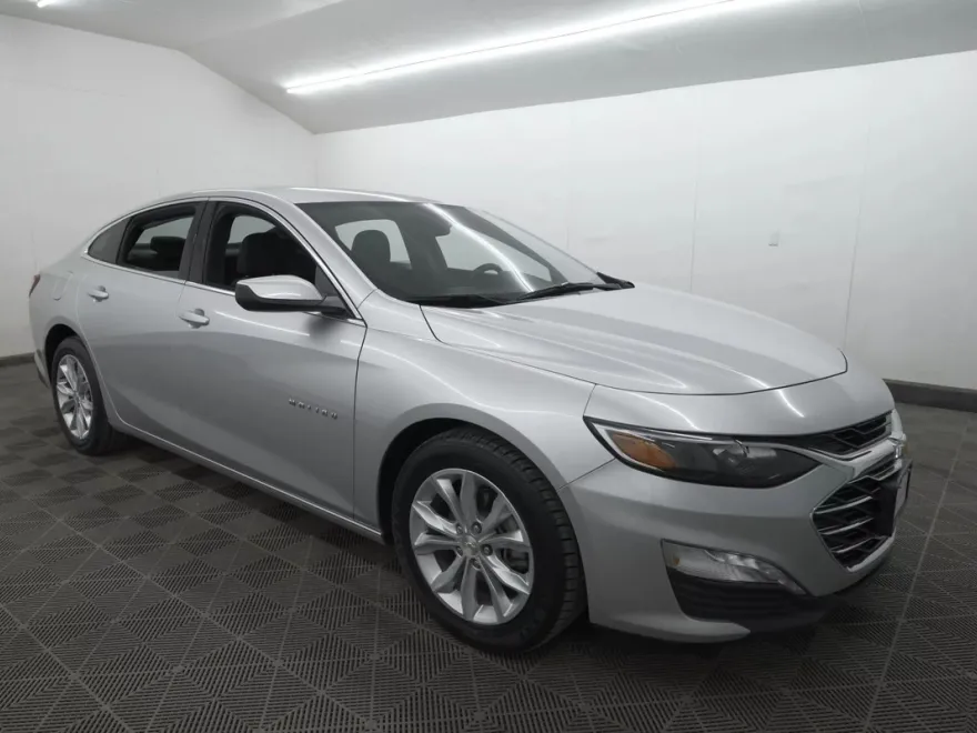 2022 Chevrolet Malibu photo 1
