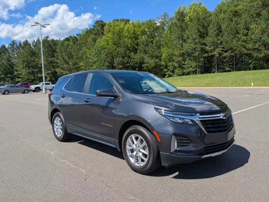 2023 Chevrolet Equinox LT photo 1