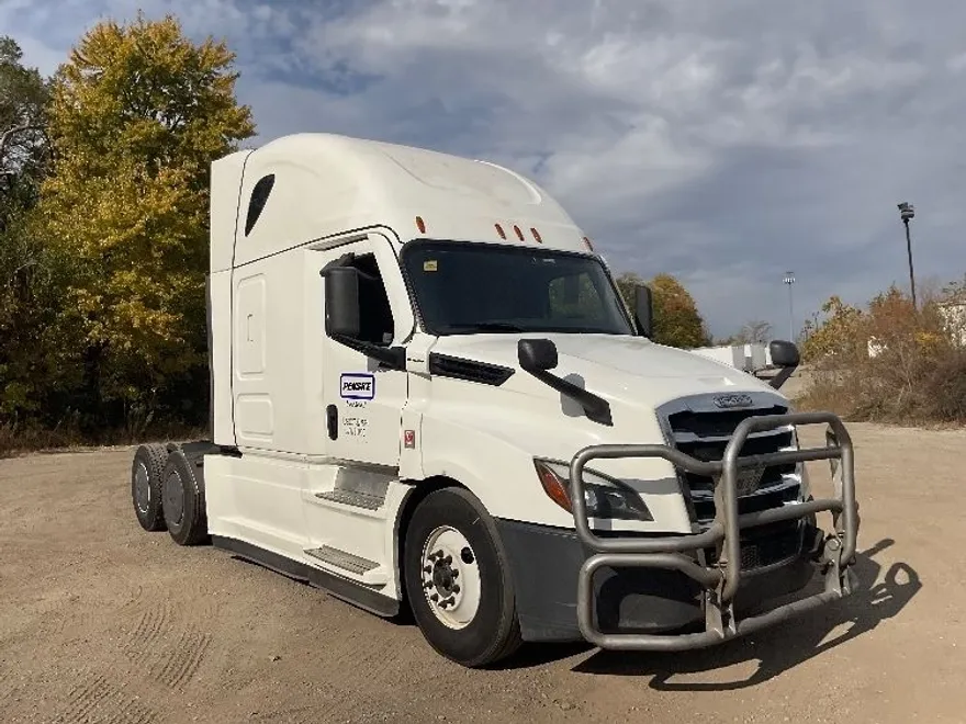2022 Freightliner Cascadia 126" Sleeper Cab photo 1