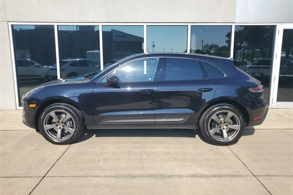 2025 Porsche Macan photo 1