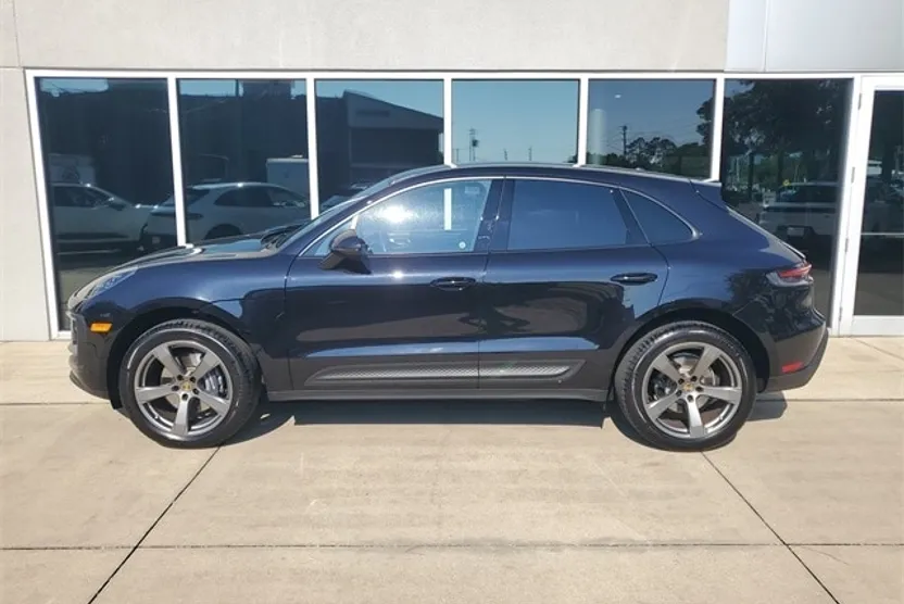 2025 Porsche Macan photo 1