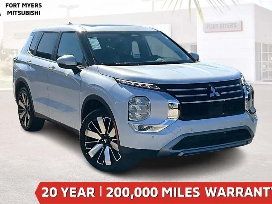 2025 Mitsubishi Outlander SE photo 1
