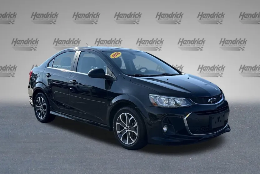 2019 Chevrolet Sonic LT photo 1