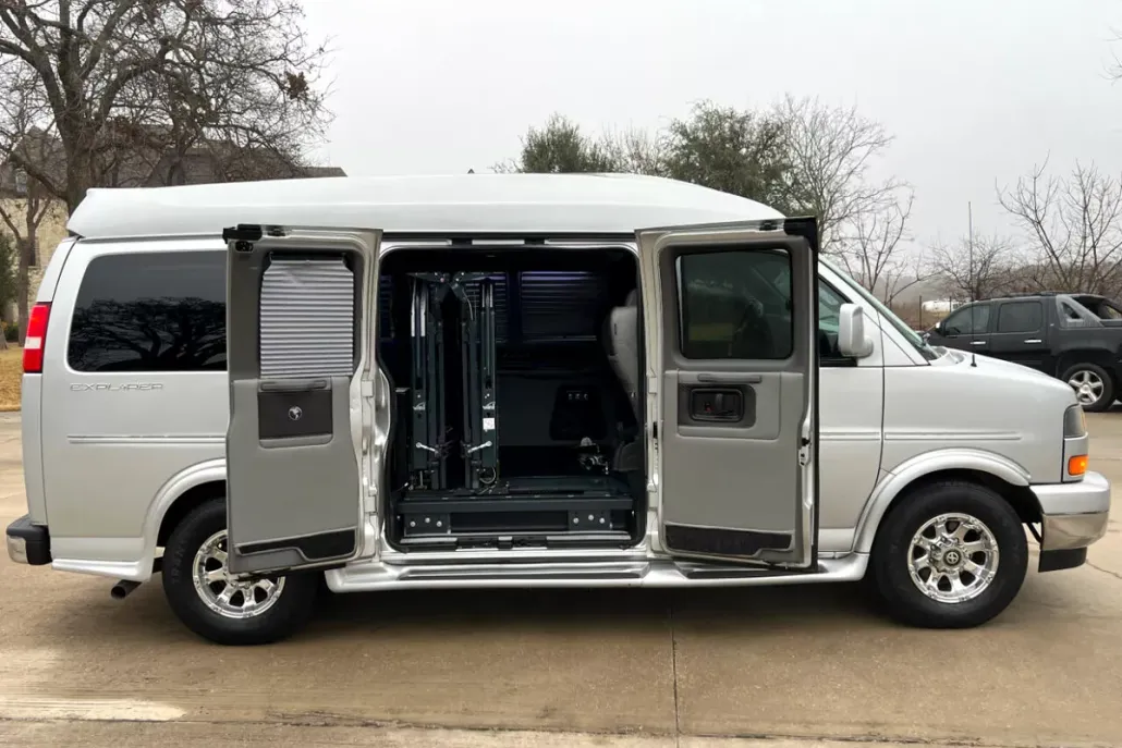 2017 Gmc Savana 2500 Cargo photo 1