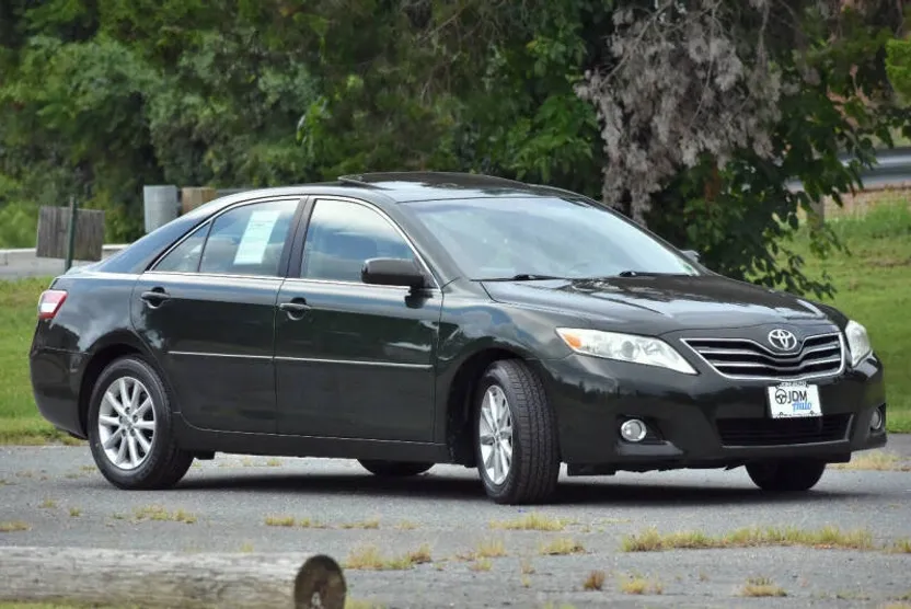 2011 Toyota Camry XLE photo 1