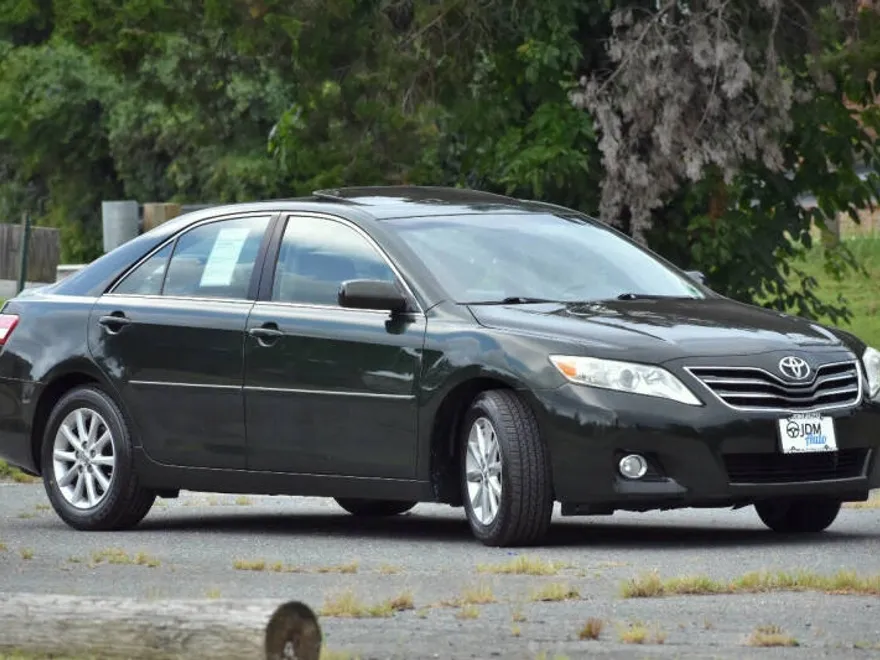 2011 Toyota Camry XLE photo 1