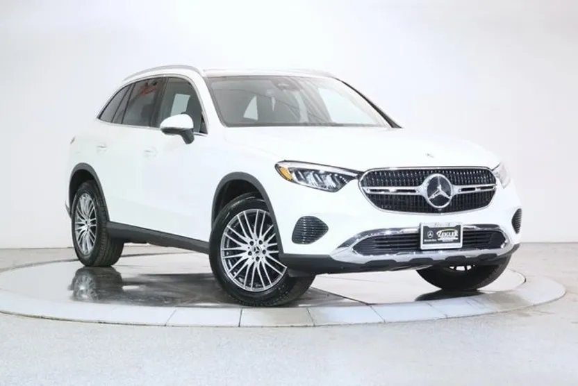 2025 Mercedes Benz GLC 300 4MATIC photo 1
