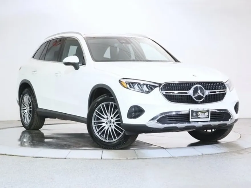 2025 Mercedes Benz GLC 300 4MATIC photo 1