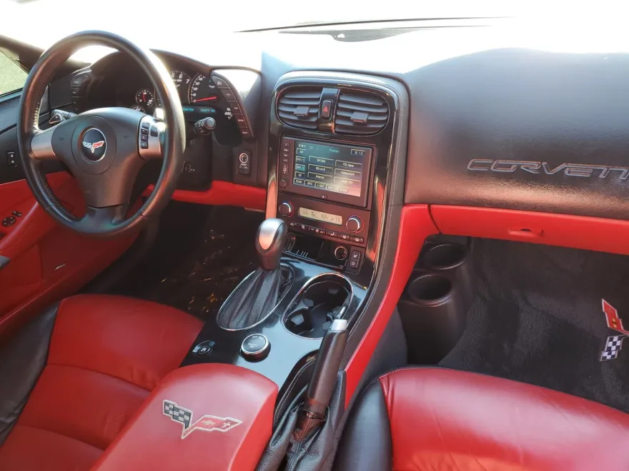 2008 Chevrolet Corvette photo 2