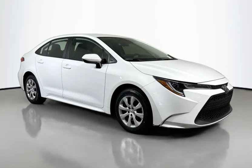 2022 Toyota Corolla LE photo 1