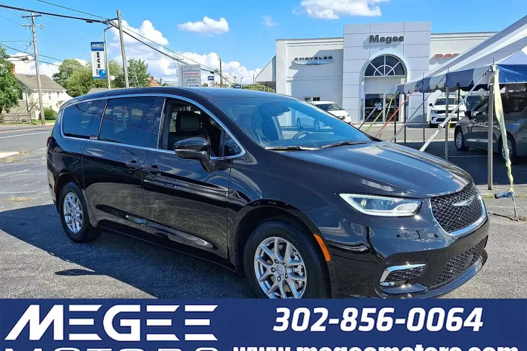 2026 Chrysler Pacifica photo 1