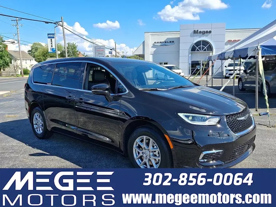 2026 Chrysler Pacifica photo 1