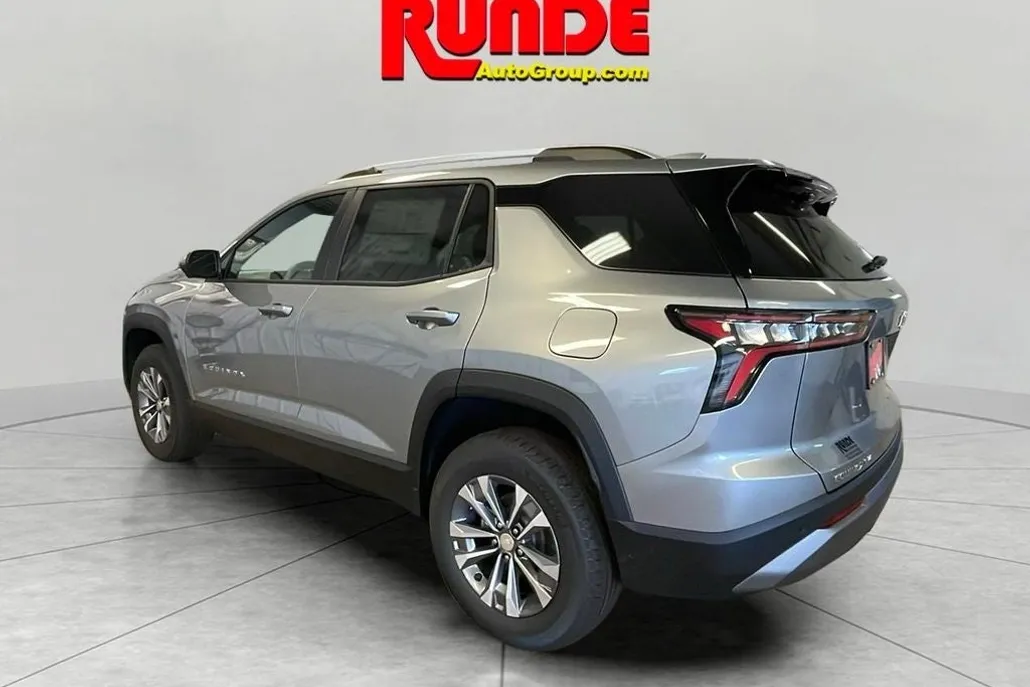 2026 Chevrolet Equinox LT photo 1