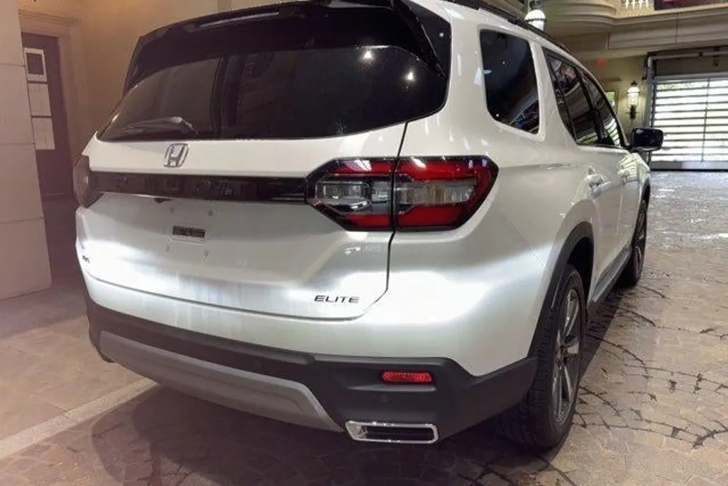 2025 Honda Pilot Elite photo 1